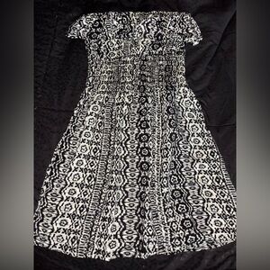 Feathers Black and White Maxi Dress